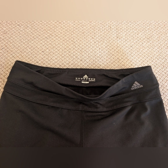 🎀 $5 Women's Adidas Black Capri Leggings - Picture 3 of 10